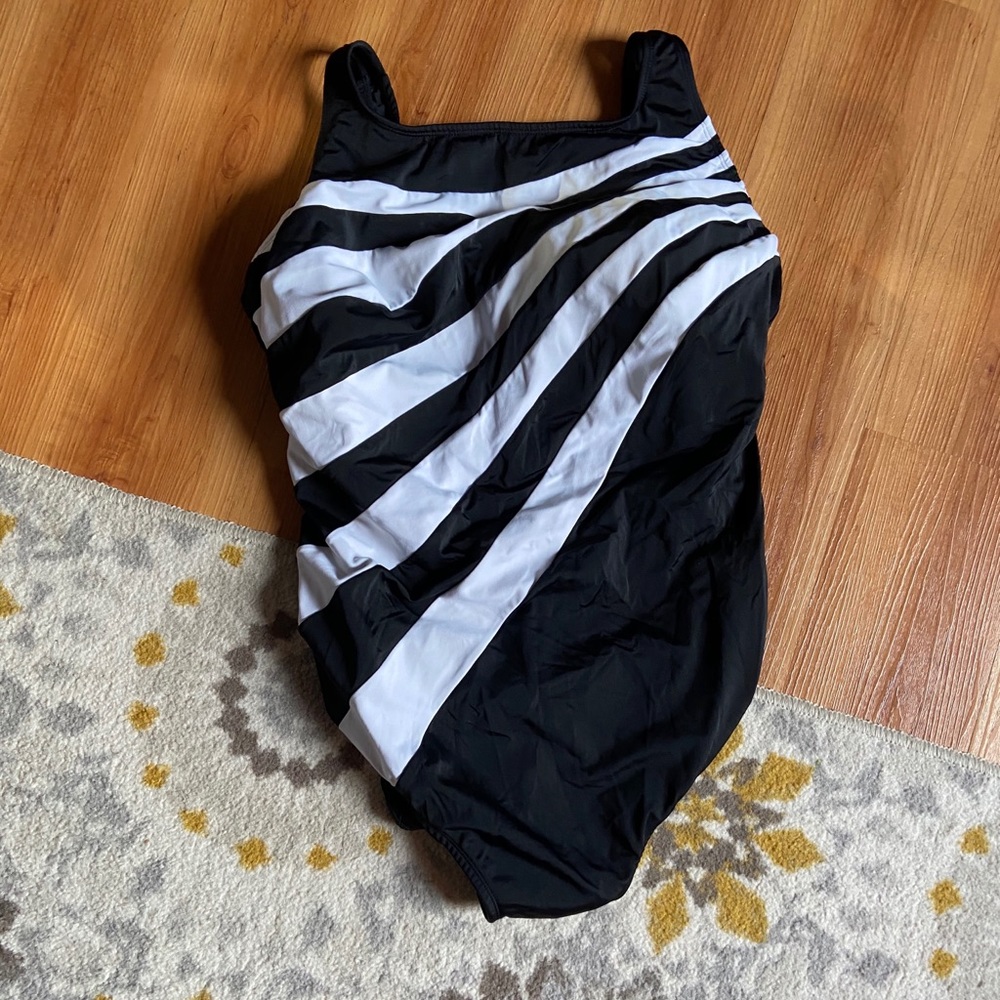 Black and white cute suit!